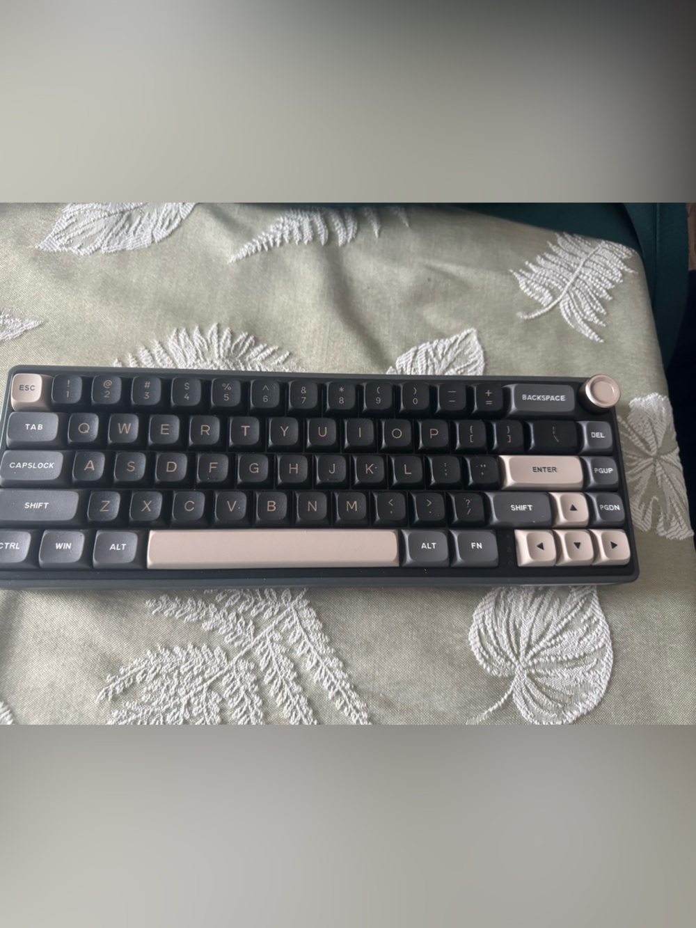RK Royal Kludge R65 wired gaming keyboard - Picture 2 of 6